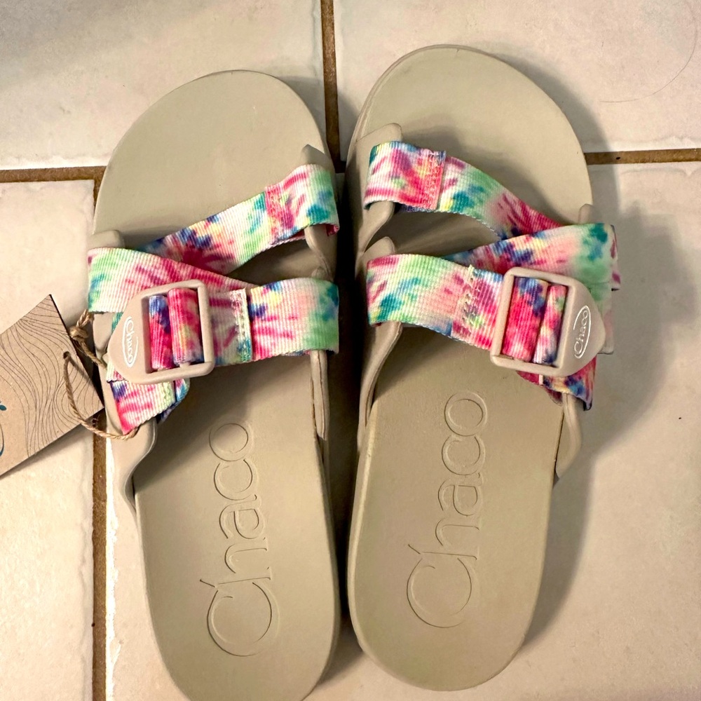 Brand new size 8 women’s Chaco slides